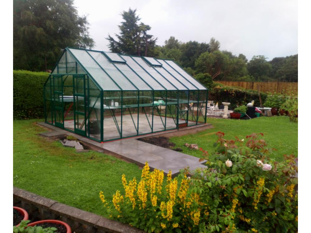 Elite Classique Greenhouse – interior with diamond staging