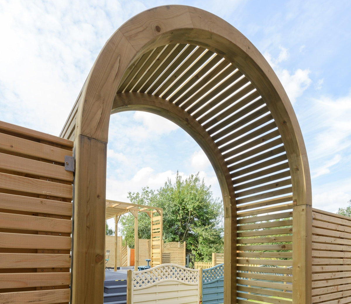Shire Contemporary garden arch – view 3