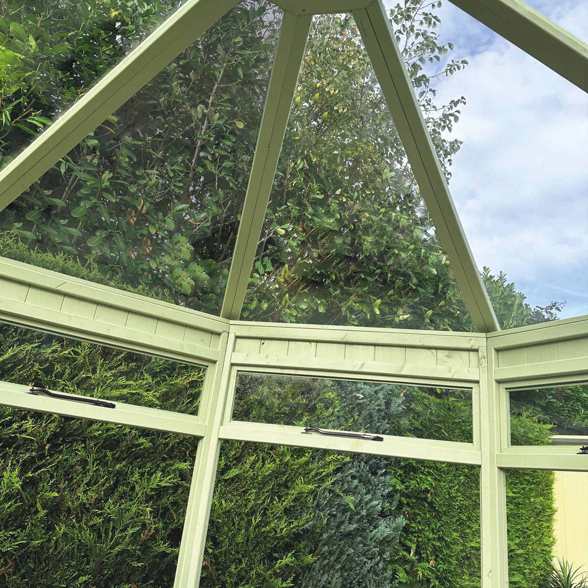 TGB Coppice Thetford Octagonal Greenhouse – exterior angle