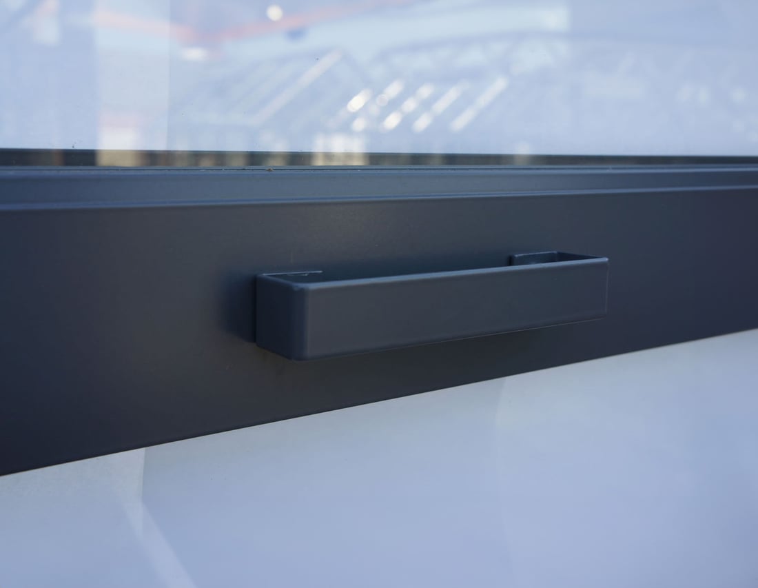 Elite Compact Greenhouse – door handle detail