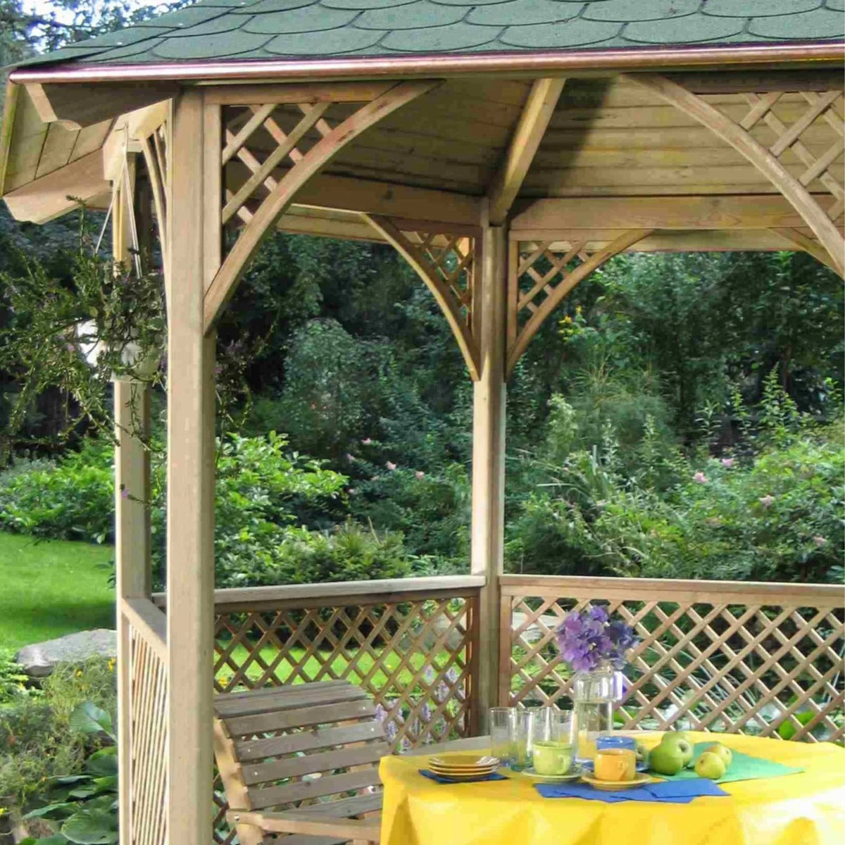 Vivaldi Gazebo garden setting