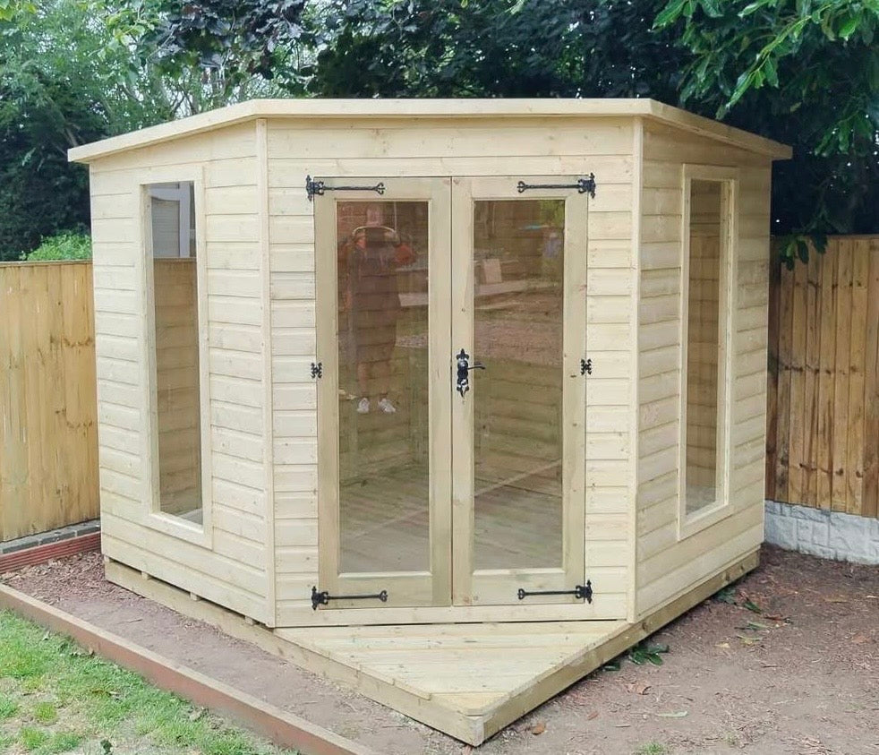 LOJ corner summer house with glazed double doors