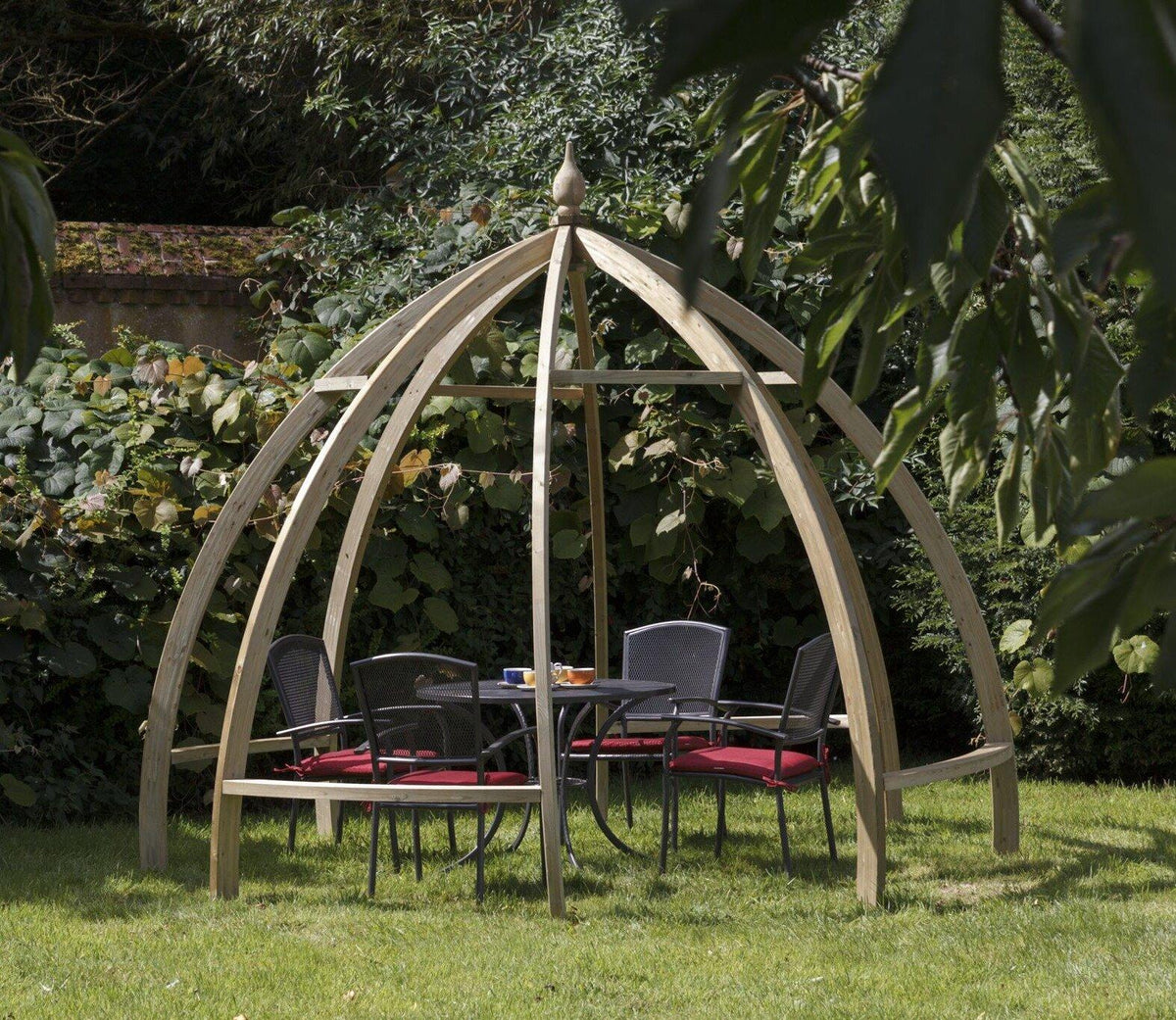 Shire Apollo curved pergola – view 2