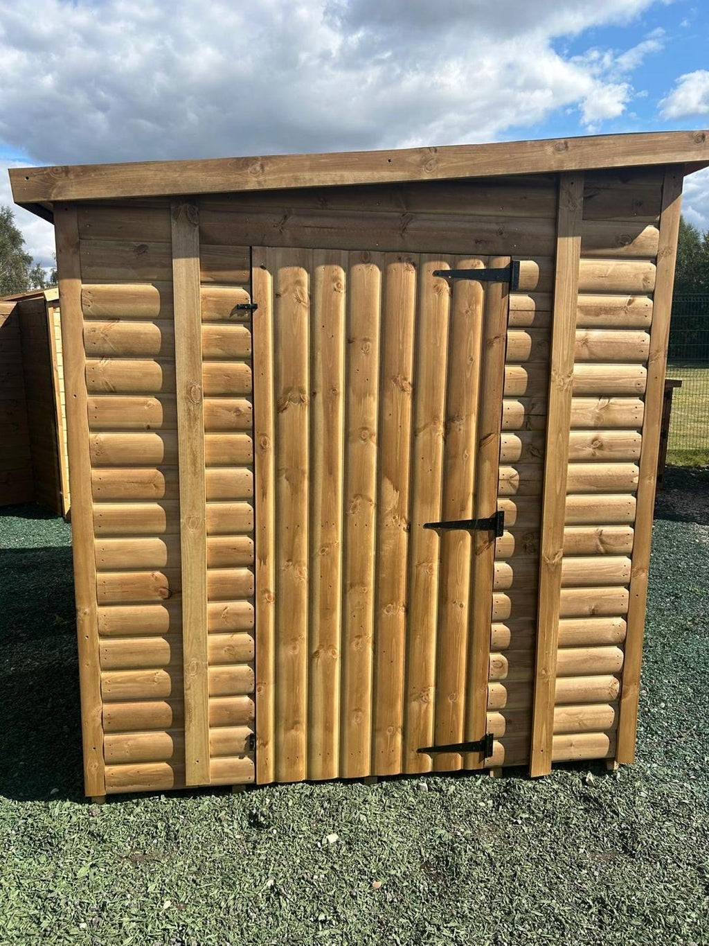 LOJ pent shed in Heritage 19mm log lap
