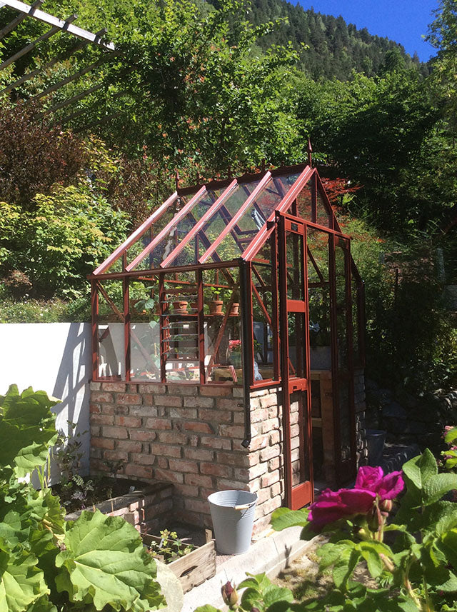 Elite Thyme Dwarf Wall Greenhouse – terracotta finish